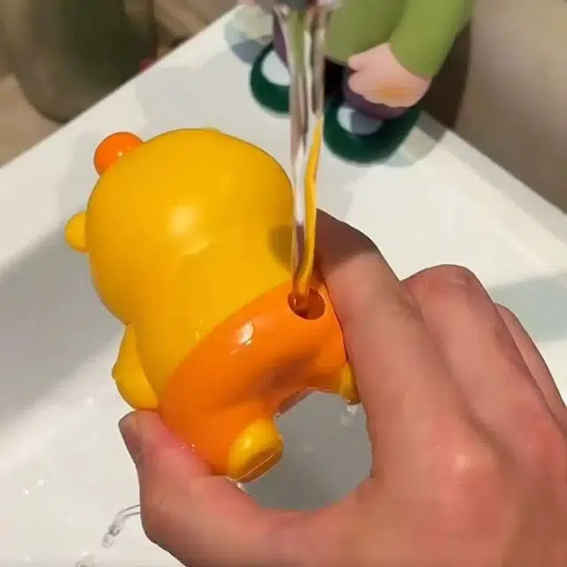 悦米乐 可爱呆萌卡皮巴拉按压滋水户外戏水玩具 水枪