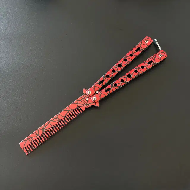 悦米乐 超多款式蝴蝶梳子折叠梳 色彩绚丽工艺精良把玩收藏皆可 设计亮眼多色可选 练习甩手刀未开刃便携训练刀 成品模型