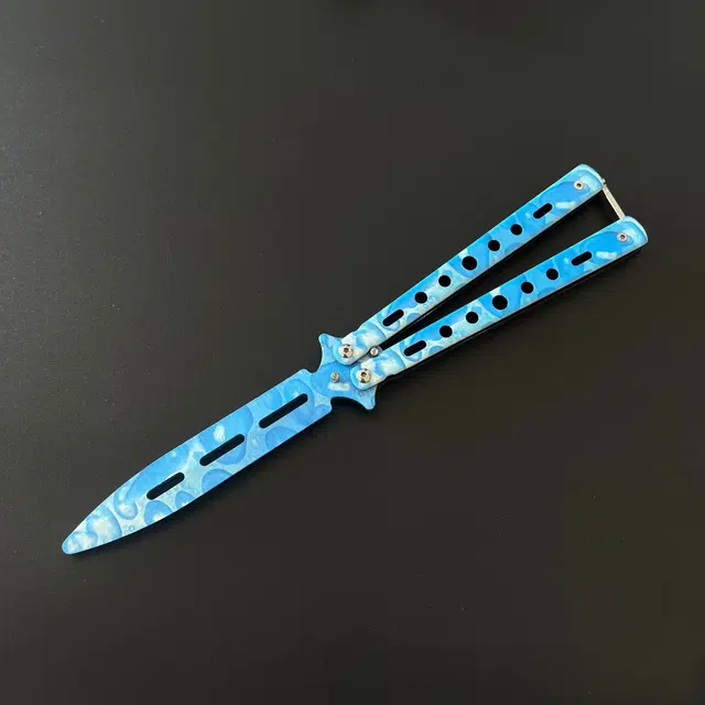 悦米乐 未开刃蝴蝶刀练习用甩手刀手部运动训练蝴蝶游戏玩具双尖 成品模型