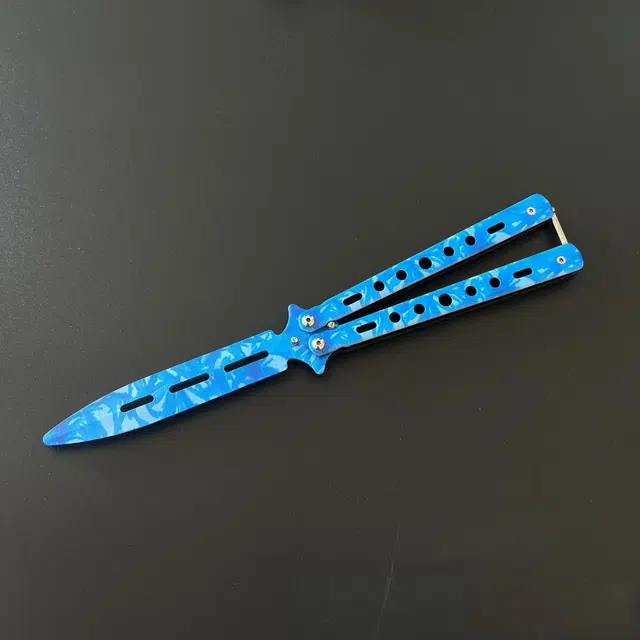 悦米乐 未开刃蝴蝶刀练习用甩手刀手部运动训练蝴蝶游戏玩具双尖 成品模型