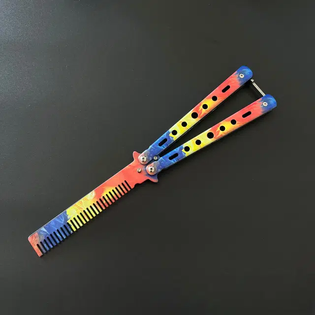 悦米乐 超多款式蝴蝶梳子折叠梳 色彩绚丽工艺精良把玩收藏皆可 设计亮眼多色可选 练习甩手刀未开刃便携训练刀 成品模型