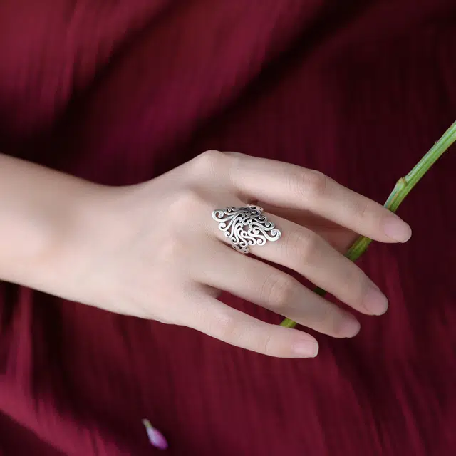 925