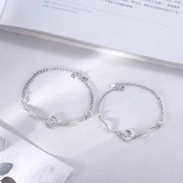 925
