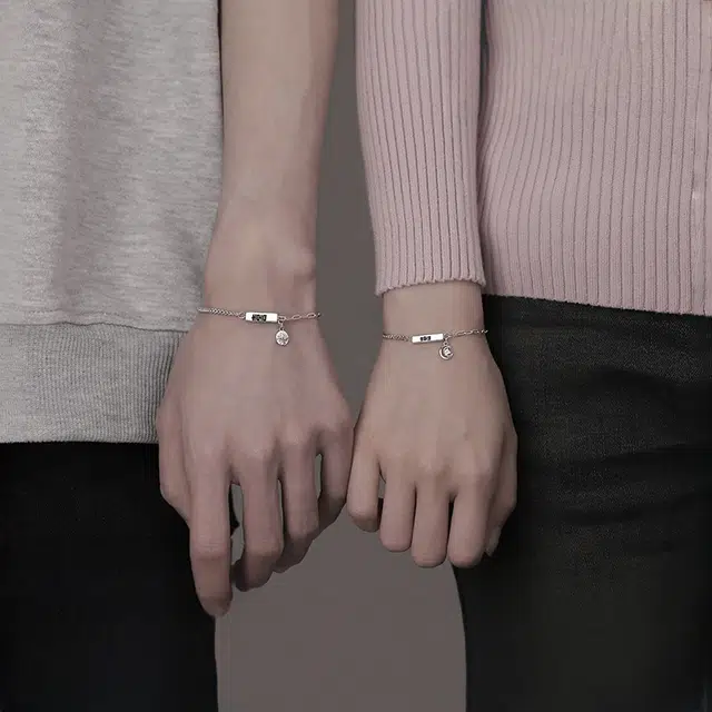 925