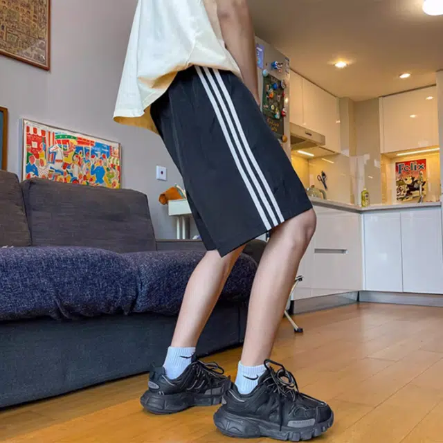 徐百货 美式潮牌三条杠拼接撞色设计感运动裤速干宽松大码中裤过膝五六分裤休闲短裤 男女同款