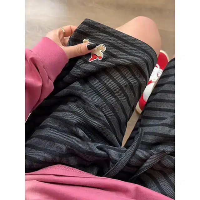 徐百货 美式高街腊肠小狗刺绣五分裤夏季潮流沙滩裤子潮牌宽松百搭运动垂感条纹休闲短裤 男女同款