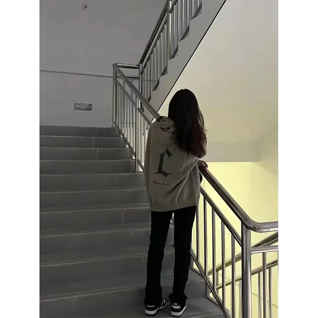 徐百货 美式高街潮牌百搭休闲时尚修身裤子显瘦显腿长高档弹力直筒微喇裤牛仔裤 男女同款