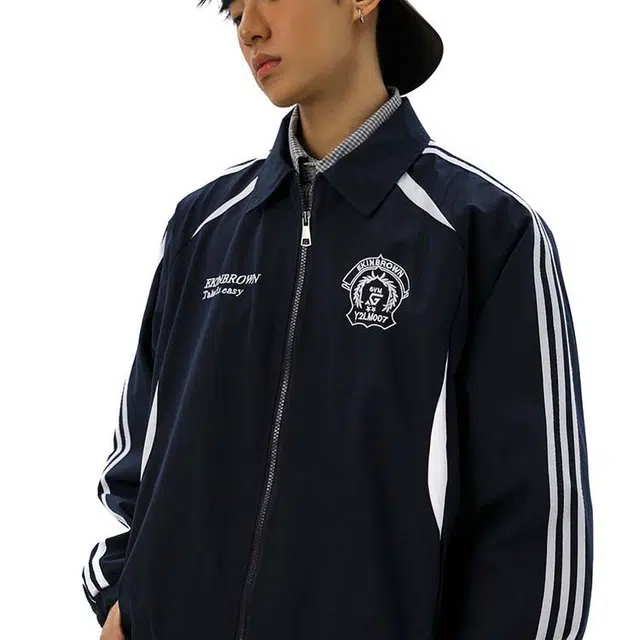 艾梵斯贝 美式复古潮流学院风刺绣字母徽章高级感无性别日常通勤百搭宽松休闲潮酷翻领拼接夹克 男女同款