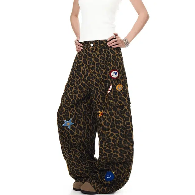 艾梵斯贝 美式复古潮流豹纹卡通图标贴布刺绣小众设计款无性别日常通勤百搭高级感潮酷宽松休闲时尚高街风阔腿牛仔裤 男女同款