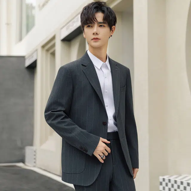 艾梵斯贝 高品质轻奢平驳领胸针点缀干练职业正装通勤风气质款商务大气休闲时尚高级感西装套装 男款