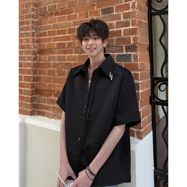 艾梵斯贝 美式复古潮流双层西装领小众设计款无性别高级感金属装饰开衫外套潮酷日常通勤百搭文艺风高街韩版短袖衬衫 男女同款