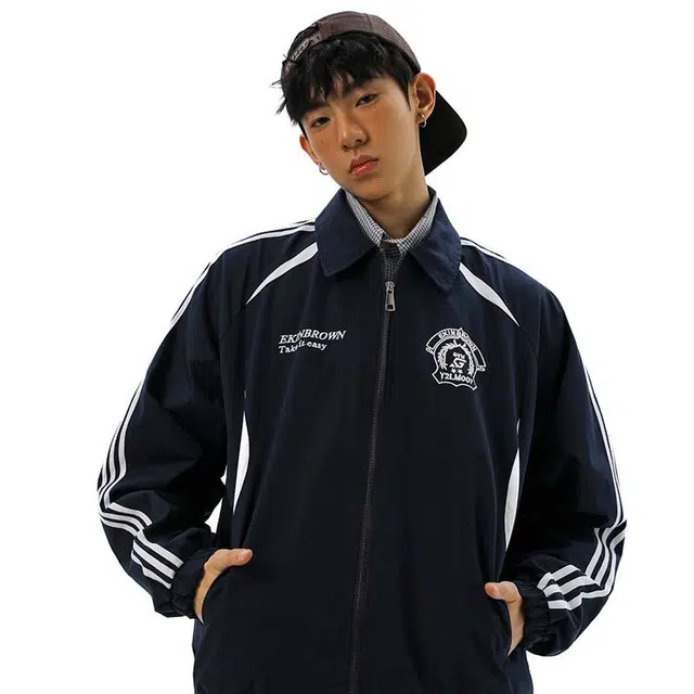 艾梵斯贝 美式复古潮流学院风刺绣字母徽章高级感无性别日常通勤百搭宽松休闲潮酷翻领拼接夹克 男女同款