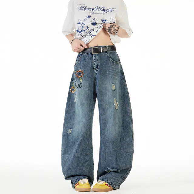 艾梵斯贝 美式复古潮流做旧水洗竹节花卉刺绣破洞弯刀裤简约设计感无性别主义潮酷高街风日常通勤百搭街舞休闲牛仔裤 男女同款