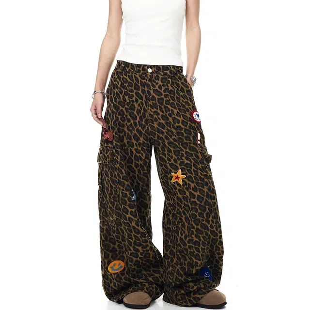 艾梵斯贝 美式复古潮流豹纹卡通图标贴布刺绣小众设计款无性别日常通勤百搭高级感潮酷宽松休闲时尚高街风阔腿牛仔裤 男女同款