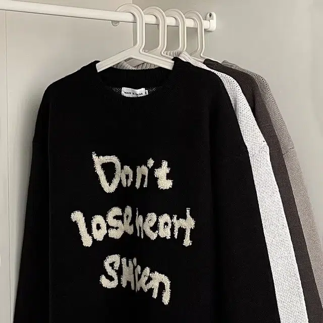 艾梵斯贝 美式复古潮流韩版字母毛巾绣圆领简约高级感学院风日常通勤百搭宽松休闲时尚高街潮酷打底衫情侣款针织衫 男女同款