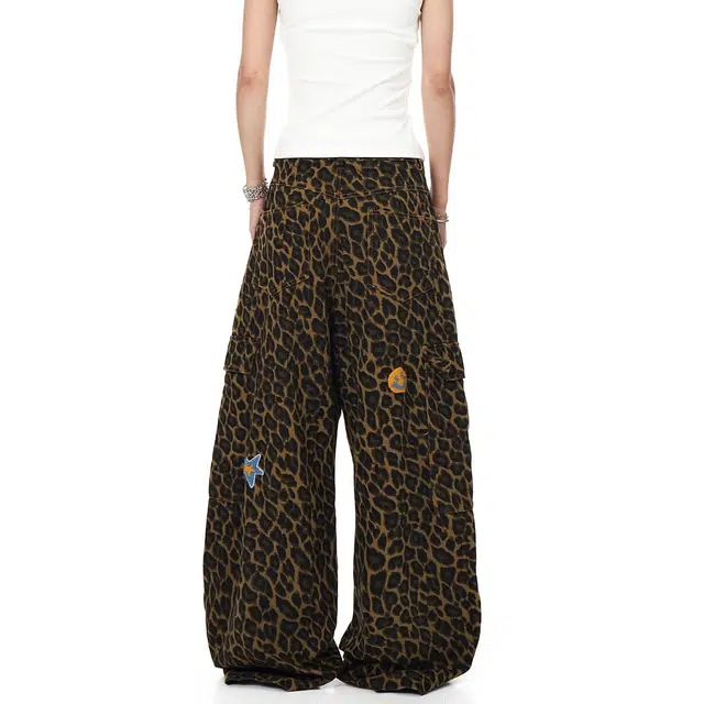 艾梵斯贝 美式复古潮流豹纹卡通图标贴布刺绣小众设计款无性别日常通勤百搭高级感潮酷宽松休闲时尚高街风阔腿牛仔裤 男女同款