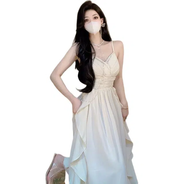 黛尔佳人 法式茶歇气质御姐度假风高级感吊带连衣裙 女款