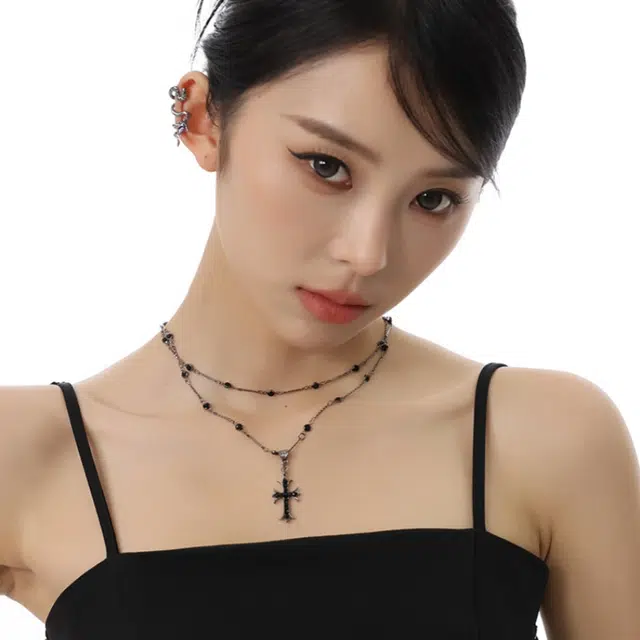 阿葱饰品 暗黑风格哥特式设计十字架吊坠 轻奢气质闪锆点缀双层叠戴 甜酷辣妹潮流百搭 钛钢 项链 女款