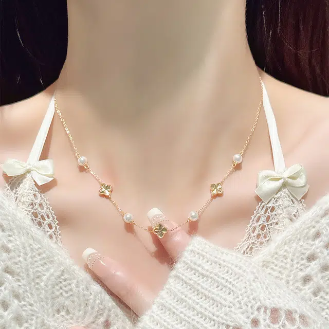925