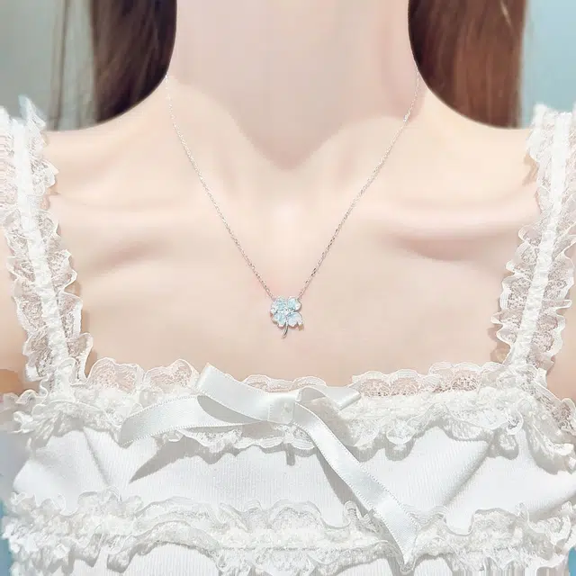 925