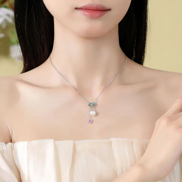 925