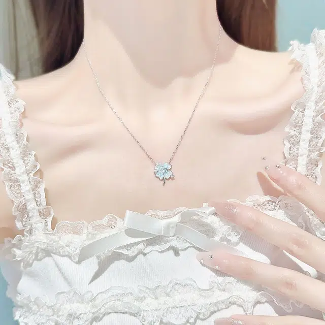 925