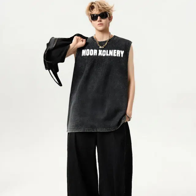 MOOR XCLNERY logoins