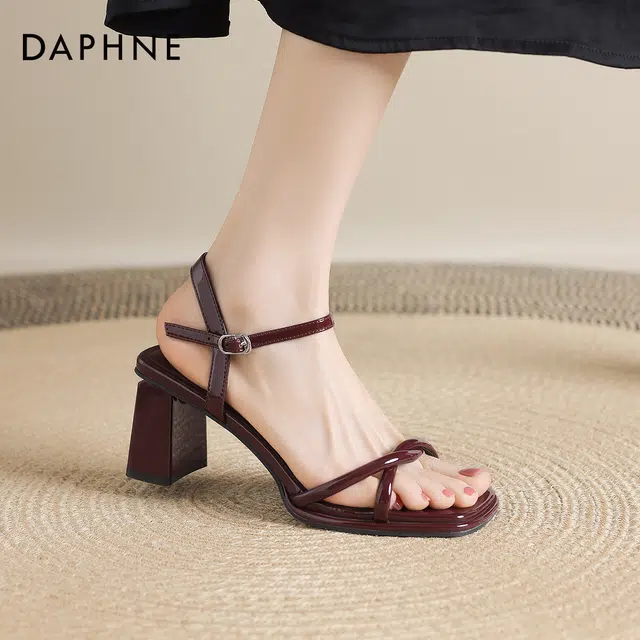 DAPHNE PU