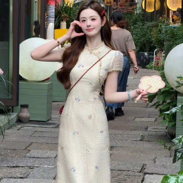 费尔岛上的猫 如梦如幻新中式竖条纹肌理花朵刺绣夏季旗袍长裙短袖连衣裙 女款