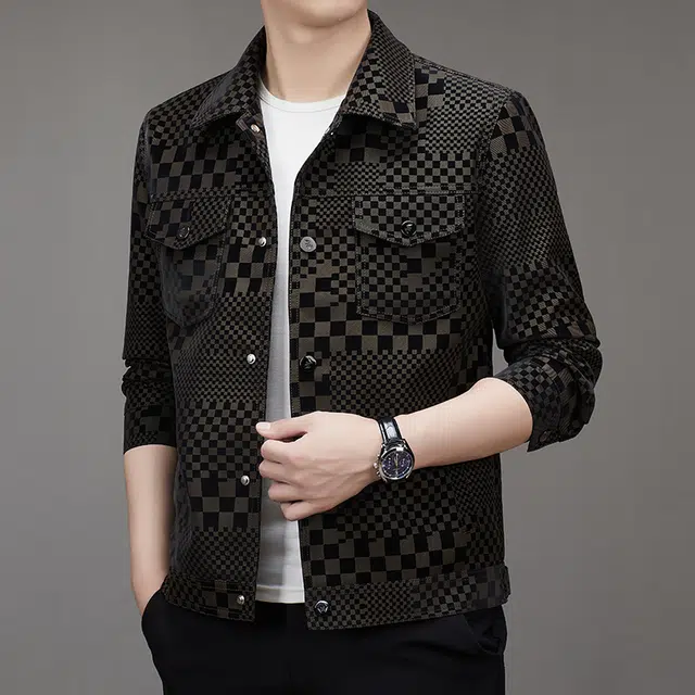 卡丹狄诺 潮流时尚痞帅年轻款棋盘格翻领皮夹克外套男单排扣铆钉挺括有型轻奢高级感皮衣 男款