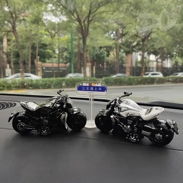 亿嘉爱 炫酷摩托带精致路牌 成品模型