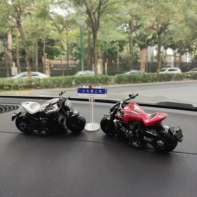 亿嘉爱 炫酷摩托带精致路牌 成品模型