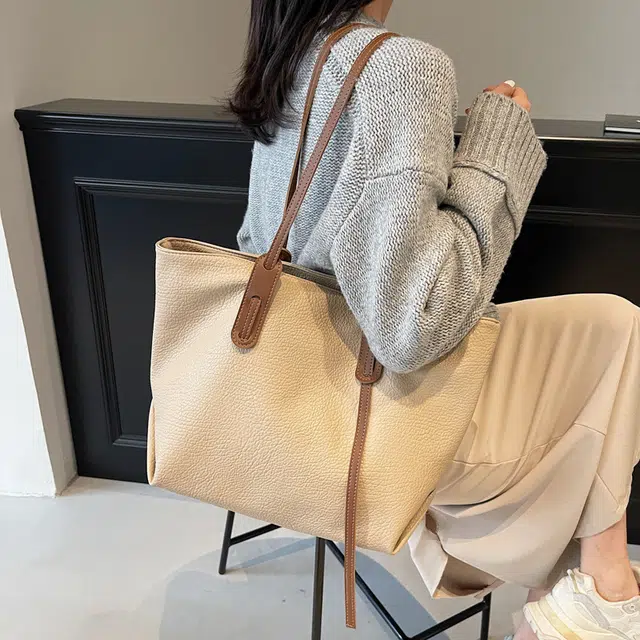 YAKEDA YAY PU Tote
