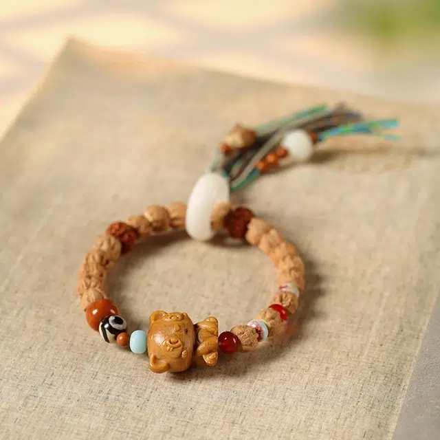 茂琼 吉祥如意新中式国潮时尚复古设计潮流百搭百民族风格配饰可爱小熊藏式流苏挂件 柏香籽/百香籽 菩提类手串 女款