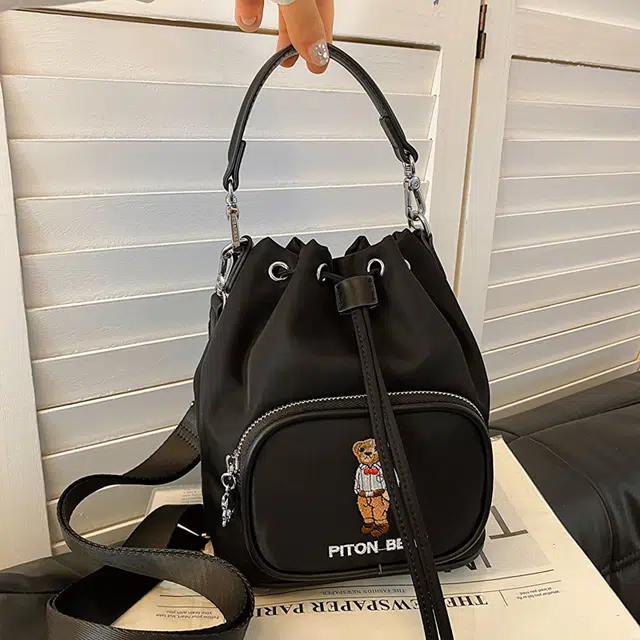 北包包 休闲百搭时尚通勤水桶包 布 单肩斜挎手提包 常规 女款 黑色