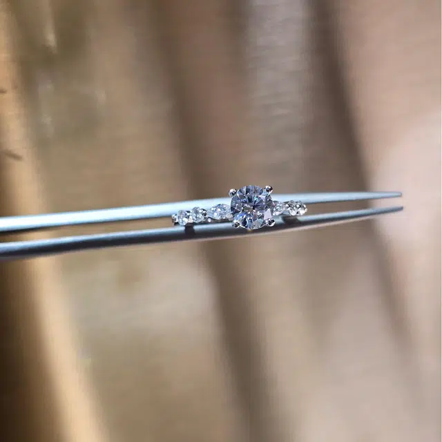 4 UNIQUE SHINE 4