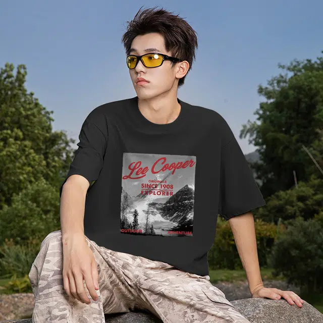 Lee Cooper T