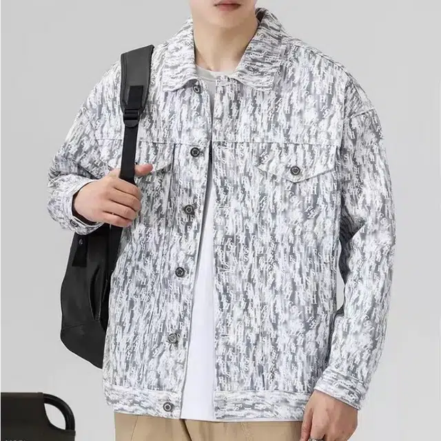 一碗士多 英文字母满印翻领多口袋纽扣拼接褶皱创意设计小众个性百搭美式复古潮流高街痞帅时尚宽松休闲日常户外通勤防风夹克 男女同款