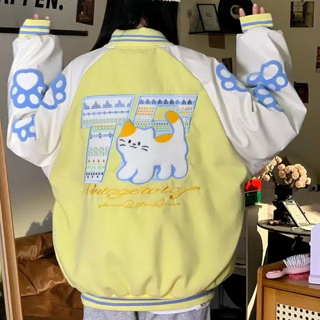 一碗士多 猫咪爪印刺绣英文字母拼接撞色条纹下摆单排扣个性创意小众设计时尚百搭日常户外通勤宽松休闲潮流学院风防风保暖夹克 男女同款