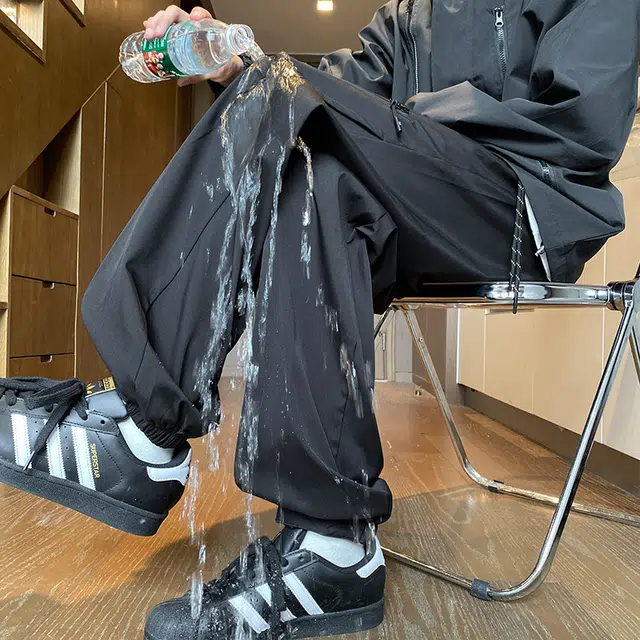 一碗士多 美式高街小众个性时尚运动户外登山跑步简约舒适贴身轻便直筒裤斜切拉链设计机能防风防水速干束脚感百搭宽松休闲裤 男女同款