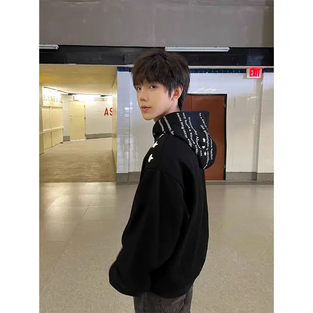 一碗士多 英文五角星压花连帽美式复古高街时尚流行痞帅个性高级设计日常通勤宽松舒适百搭卫衣 男女同款