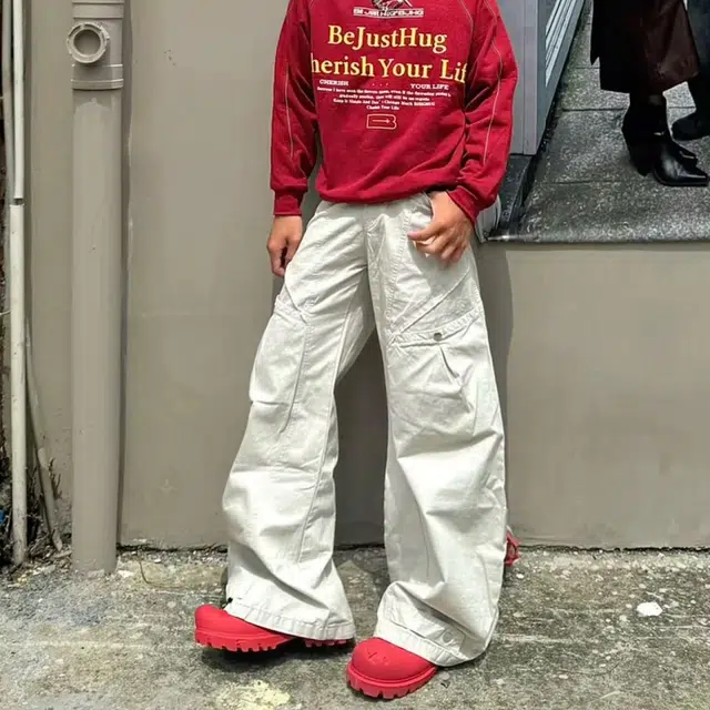 一碗士多 褶皱口袋拼接纯色潮流简约百搭日常休闲美式高街痞帅显高显瘦阔腿直筒裤松弛感通勤舒适牛仔裤 男女同款