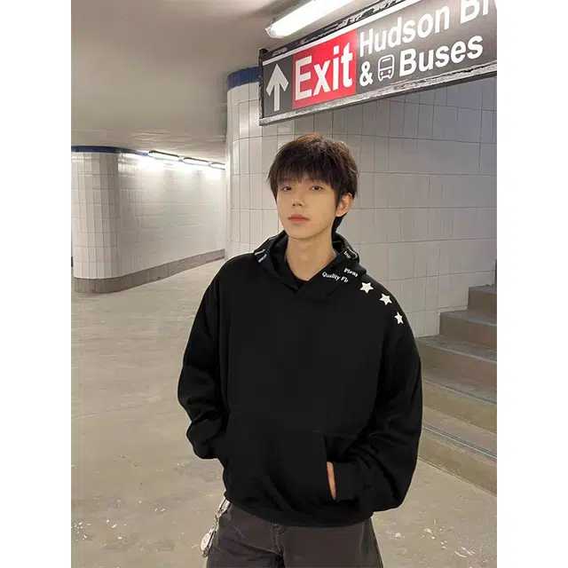 一碗士多 英文五角星压花连帽美式复古高街时尚流行痞帅个性高级设计日常通勤宽松舒适百搭卫衣 男女同款