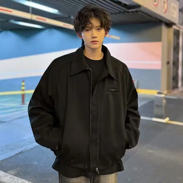 一碗士多  垫肩翻领金属标纯色立体廓形短款小众设计高级感宽松舒适休闲百搭日常城市户外通勤出街拍照简约成熟痞帅风棒球服 男女同款