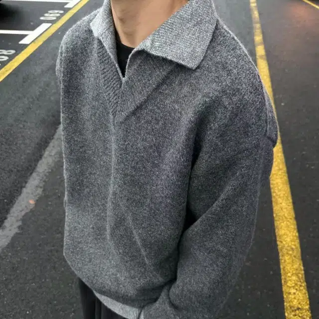 一碗士多 假两件翻领拼接纯色宽松舒适百搭复古高街日常户外通勤小众设计感出街拍照简约慵懒老钱风针织衫 男女同款