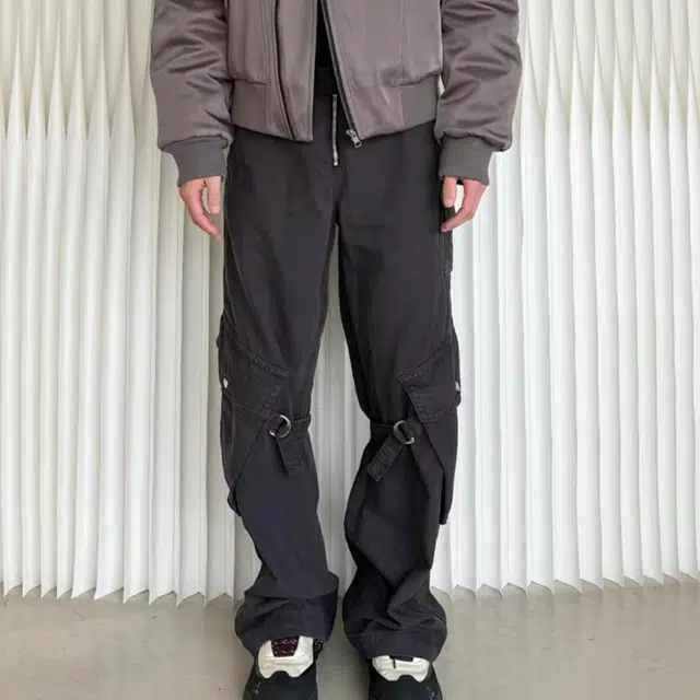 一碗士多 美式复古高街小众百搭纯色做旧水洗绑带多口袋设计宽松阔腿直筒户外通勤垂感拖地废土风痞帅牛仔裤 男女同款