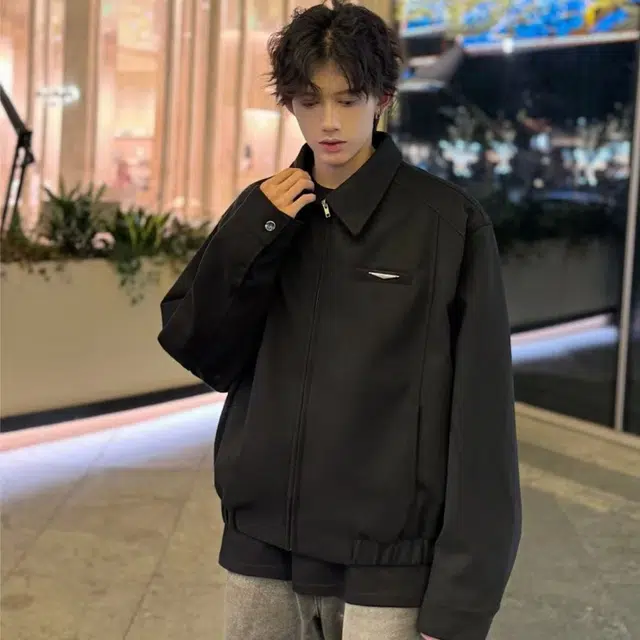 一碗士多  垫肩翻领金属标纯色立体廓形短款小众设计高级感宽松舒适休闲百搭日常城市户外通勤出街拍照简约成熟痞帅风棒球服 男女同款