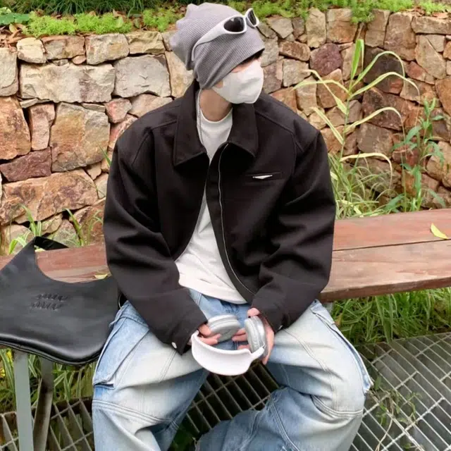 一碗士多  垫肩翻领金属标纯色立体廓形短款小众设计高级感宽松舒适休闲百搭日常城市户外通勤出街拍照简约成熟痞帅风棒球服 男女同款