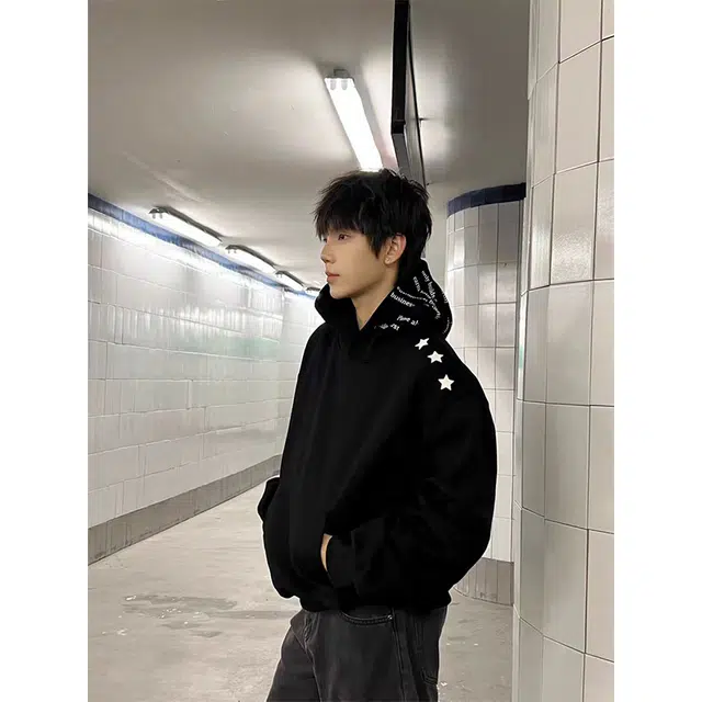 一碗士多 英文五角星压花连帽美式复古高街时尚流行痞帅个性高级设计日常通勤宽松舒适百搭卫衣 男女同款