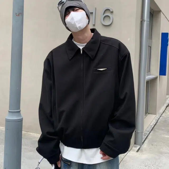 一碗士多  垫肩翻领金属标纯色立体廓形短款小众设计高级感宽松舒适休闲百搭日常城市户外通勤出街拍照简约成熟痞帅风棒球服 男女同款